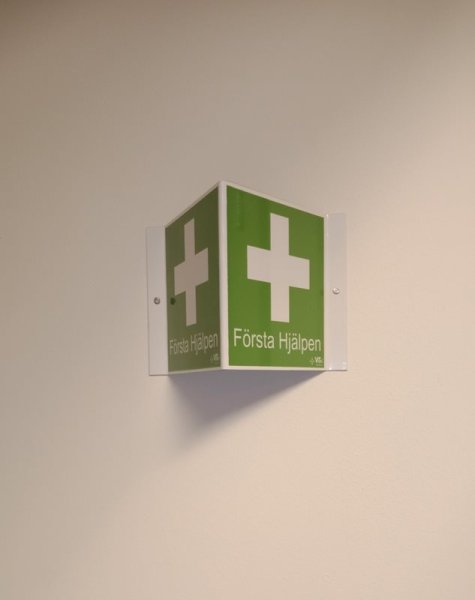 Skylt, förstahjälpen, plåt, 3D